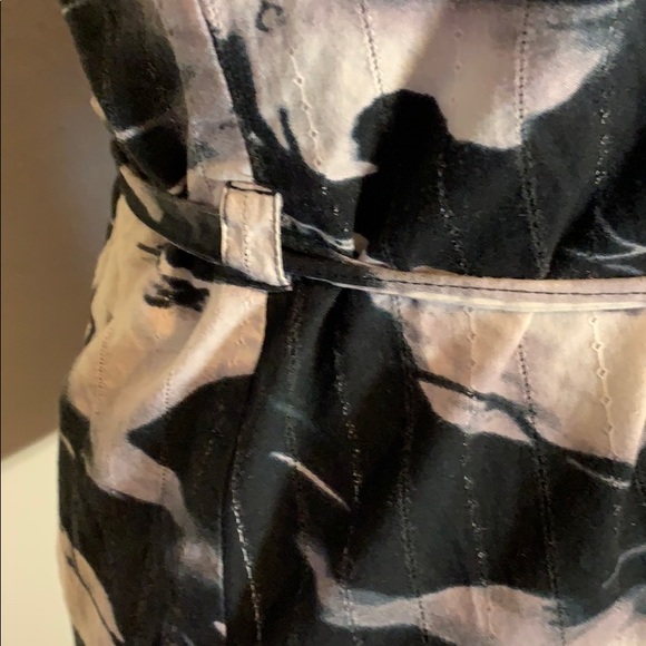 BCBGMaxAzria print blouse with belt, S. - Picture 4 of 8